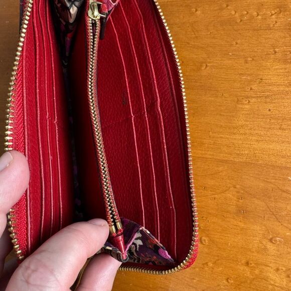 Vera Bradley Sycamore Georgia Red Quilted Wallet with Zip-Around Closure - Picture 5 of 10